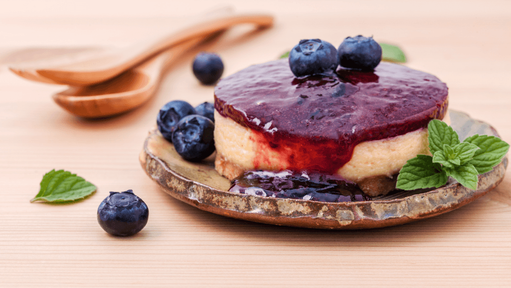 Creamy Cheesecake with Fresh Blueberries