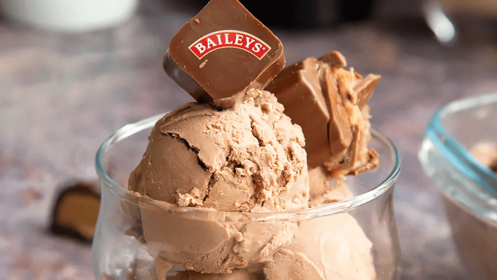 Essential ingredients for Baileys ice cream and ice cream baileys recipe