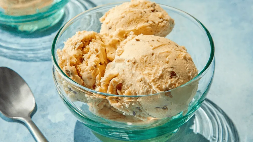 Butterfinger Ice Cream Recipe: Creamy, Crunchy Delight 2 Butterfinger Ice Cream