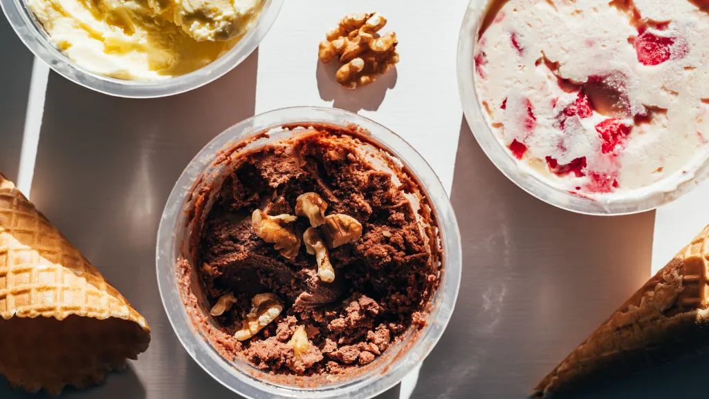 Rekindle Memories with Old Fashioned Ice Cream Churn 2 Classic Vanilla Ice Cream