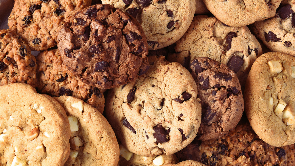 A close-up shot of a variety of flavored Oreo cookies arranged in an appetizing display. The Oreos are positioned against a clean, light-colored background, with soft, natural lighting that accentuates their textures and vibrant colors. The cookies are presented in multiple flavors, such as chocolate, vanilla, and seasonal variants like pumpkin spice or mint, creating a visually enticing and diverse spread. The overall composition emphasizes the rich, creamy fillings and intricate patterns of the cookie wafers, inviting the viewer to imagine the satisfying crunch and indulgent flavors. The image conveys a sense of culinary creativity and a playful, treat-like atmosphere, complementing the "Flavor variations and Chick-fil-A copycat twists" section of the article.