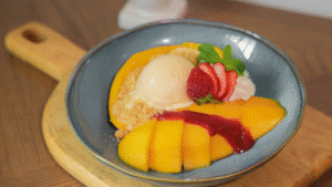 Savor Coconut Mango Sticky Rice: A Sweet and Creamy Treat 1 Bright, tropical, and refreshingly simple — this no-cook, no-egg approach turns ripe fruit and real dairy into a silky frozen treat that feels like a summer getaway. Use fresh ripe fruit or canned Alphonso pulp and your own ice cream maker, whether it’s a freezer-bowl model or a compressor machine. The method is clean: blend the fruit, whisk the dairy base, chill, churn to soft-serve, then freeze until scoopable. This version keeps ingredients honest: real cream, milk, sugar, and a hint of vanilla. The short active steps fit a busy day, and typical churn times reach soft-serve in 15–30 minutes. Expect fragrant, fruity flavor with a silky texture and firm scoop after a few hours in the freezer. Key Takeaways Mango Ice Cream Recipe for Ice Cream Maker. Easy no-cook method using real fruit and dairy. Works with freezer-bowl or compressor ice cream maker models. Soft-serve in 15–30 minutes; chill several hours to firm up. Clean flavor—no stabilizers; just fruit, cream, and vanilla. Includes tips for texture, storage, and tasty twists.